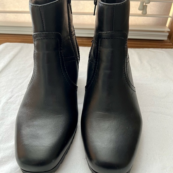 David Tate black leather ankle boots with zippers, beautiful condition look new - Picture 5 of 9
